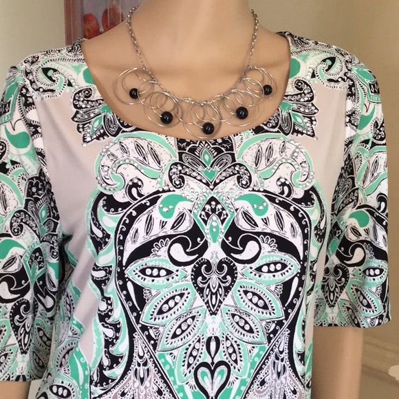 Valerie’s Stevens Tunic Top - Picture 3 of 5